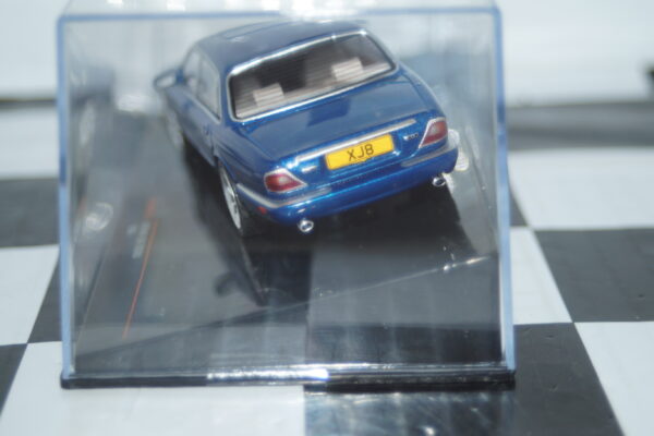 Ixo jaguar xj8 (x308) in blue diecast 1:43 clc588n.22