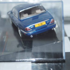 Ixo jaguar xj8 (x308) in blue diecast 1:43 clc588n.22