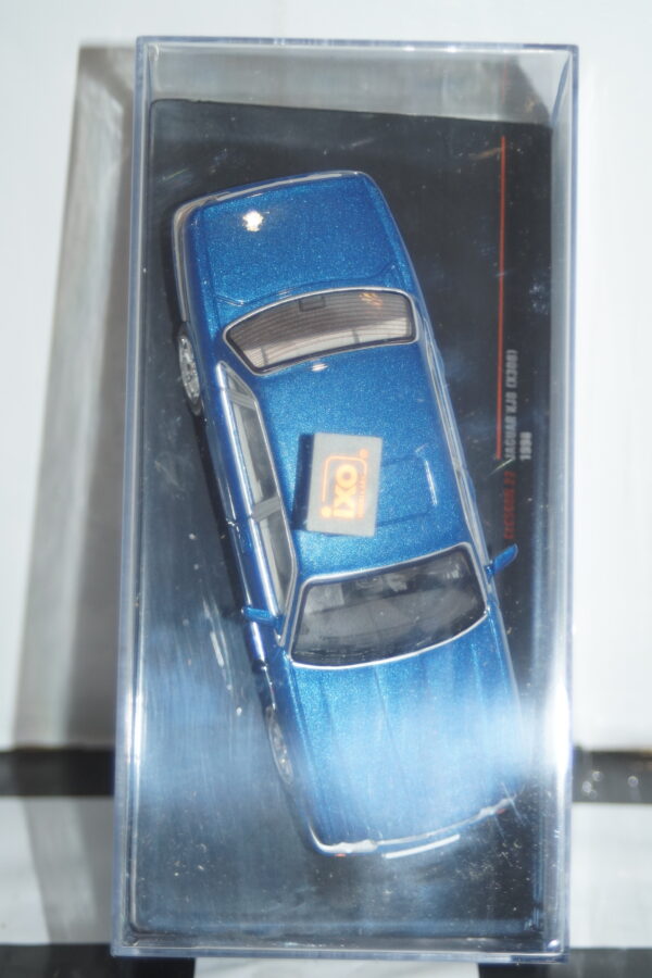 Ixo jaguar xj8 (x308) in blue diecast 1:43 clc588n.22