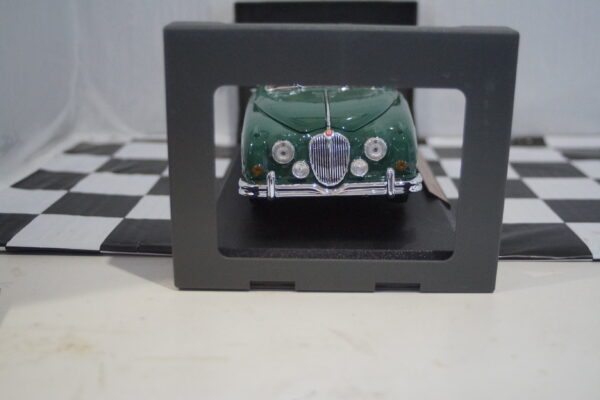 Maisto jaguar mark 2 1959 in green 1:18th ref 31833