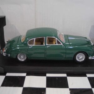 Maisto jaguar mark 2 1959 in green 1:18th ref 31833