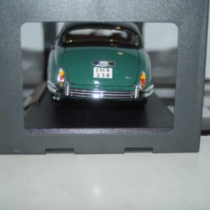 Maisto jaguar mark 2 1959 in green 1:18th ref 31833