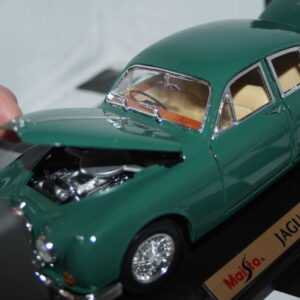 Maisto jaguar mark 2 1959 in green 1:18th ref 31833