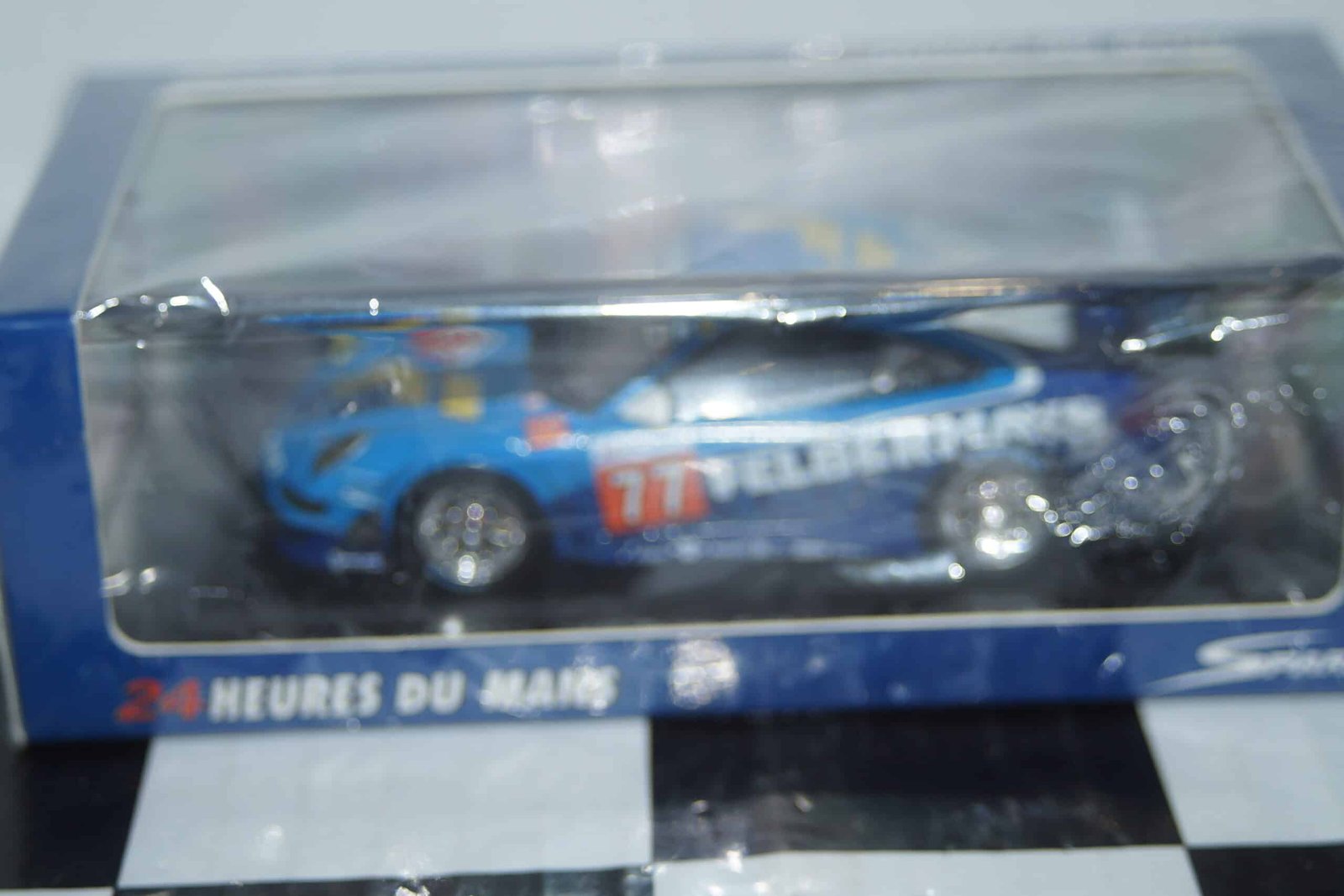 Spark porsche 997 gt3 rsr lm 2010 winner 1:43 ref s2583 wrong sleeve
