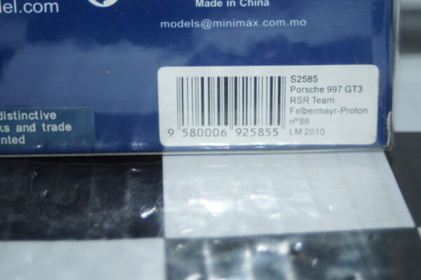 Spark porsche 997 gt3 rsr lm 2010 winner 1:43 ref s2583 wrong sleeve