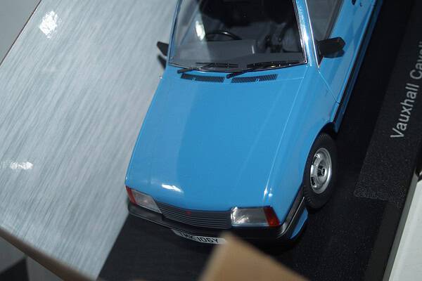 Model car group vauxhall cavalier gl 1981 rhd in blue mcg18648 1:18th