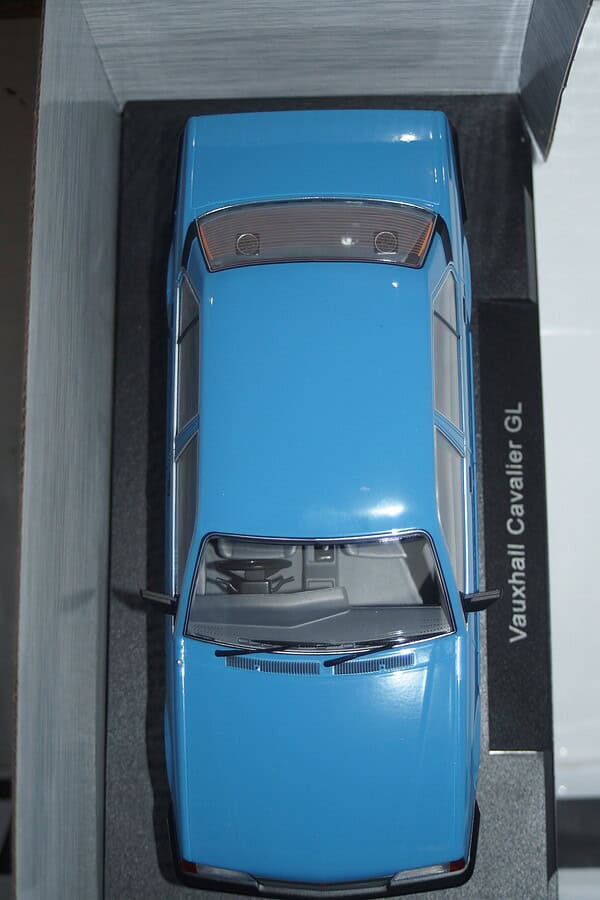 Model car group vauxhall cavalier gl 1981 rhd in blue mcg18648 1:18th