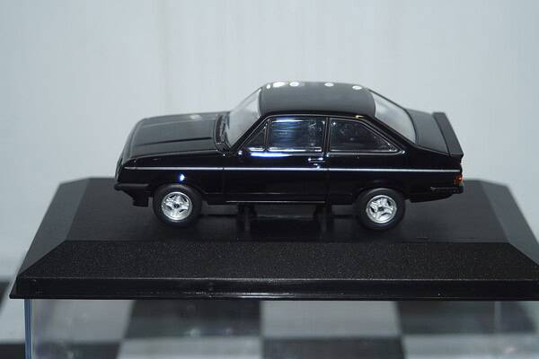 Vanguards ford escort mk2 rs2000 black 1/43 ref va14906