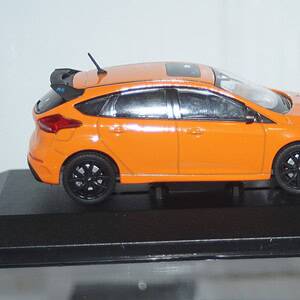 Vanguards ford focus mk3 rs orange 1/43 ref  va15306