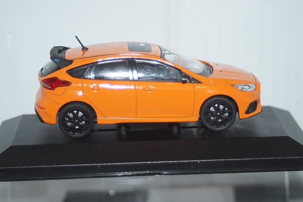 Vanguards ford focus mk3 rs orange 1/43 ref  va15306