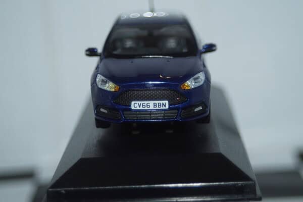 Vanguards ford focus mk3 st blue 1/43 ref va15307