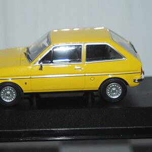 Vanguards ford fiesta mk1 1.1 ghia yellow 1/43 ref  va12513