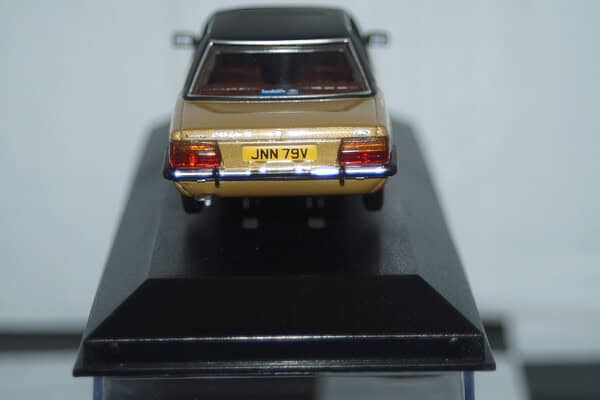 Vanguards ford cortina mk5 2.0 ghia s gold 1/43 ref  va15004