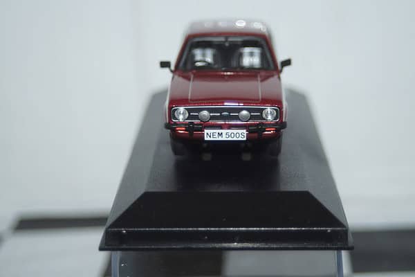 Vanguards ford escort mk2 1300 sport red 1/43 ref va12623