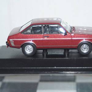Vanguards ford escort mk2 1300 sport red 1/43 ref va12623