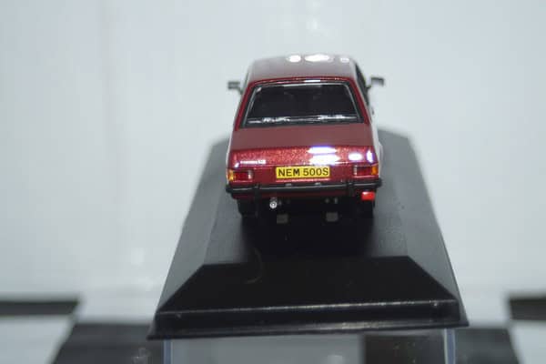 Vanguards ford escort mk2 1300 sport red 1/43 ref va12623