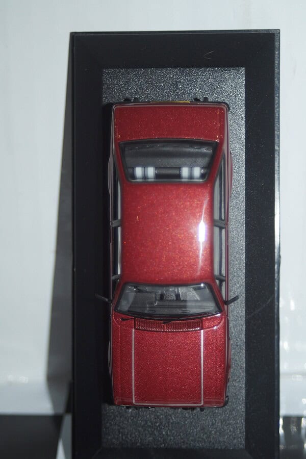 Vanguards ford escort mk2 1300 sport red 1/43 ref va12623