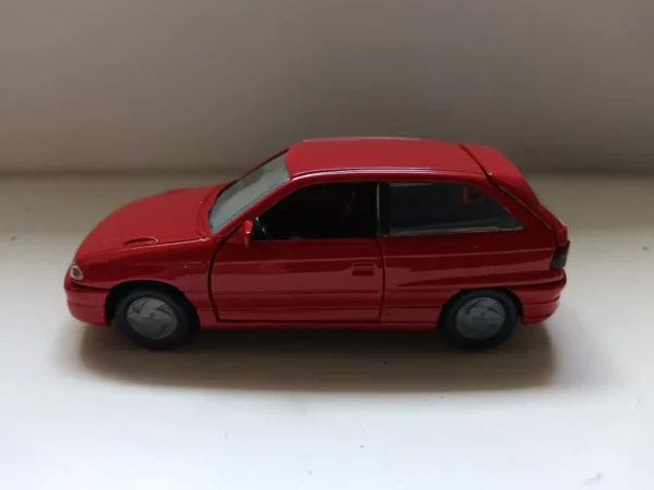 Gama vauxhall / opel astra mk3 gsi red in vauxhall box in 1:43 scale
