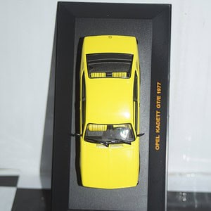 Ixo opel kadett gt/e 1977 yellow/black diecast 1:43 clc065