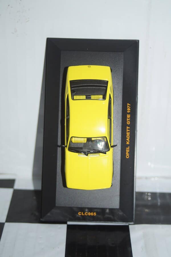 Ixo opel kadett gt/e 1977 yellow/black diecast 1:43 clc065