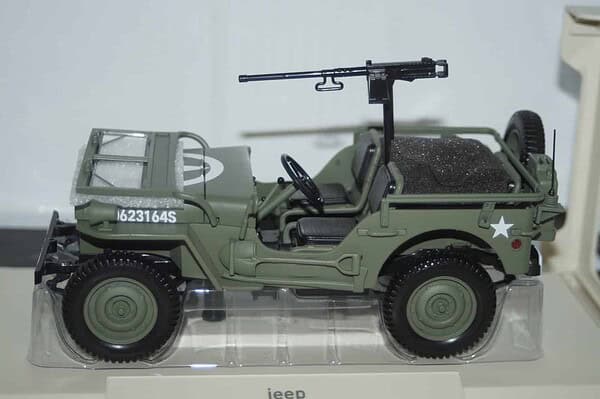 Norev willys jeep army 1944 d-day green 1:18 scale 189016
