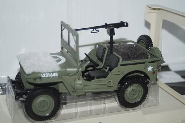 Norev willys jeep army 1944 d-day green 1:18 scale 189016