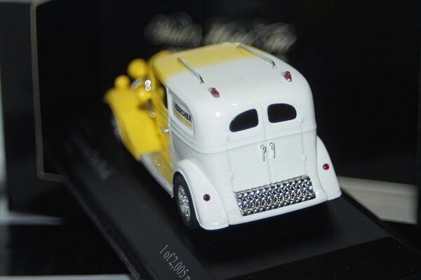 Minichamps american hot rod "karcher" in yellow/white 400 142262 1:43