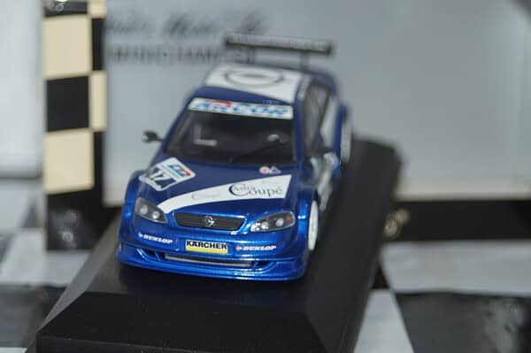 Minichamps opel v8 coupe scheider dtm 2000 1:43rd 400 004817