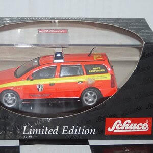 Schuco opel / vauxhall astra estate first responder 04377 1:43 scale