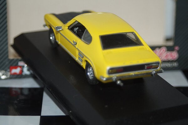 Detail cars ford capri 3000 gt 1969 in yellow 1:43 art301