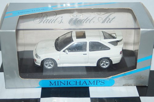 Minichamps ford escort cosworth in white 1:43 min 082101