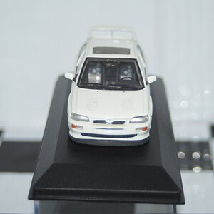 Minichamps ford escort cosworth in white 1:43 min 082101