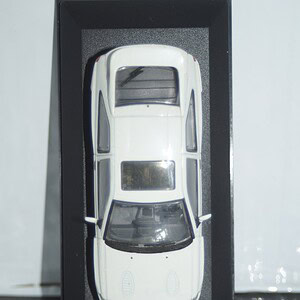 Minichamps ford escort cosworth in white 1:43 min 082101
