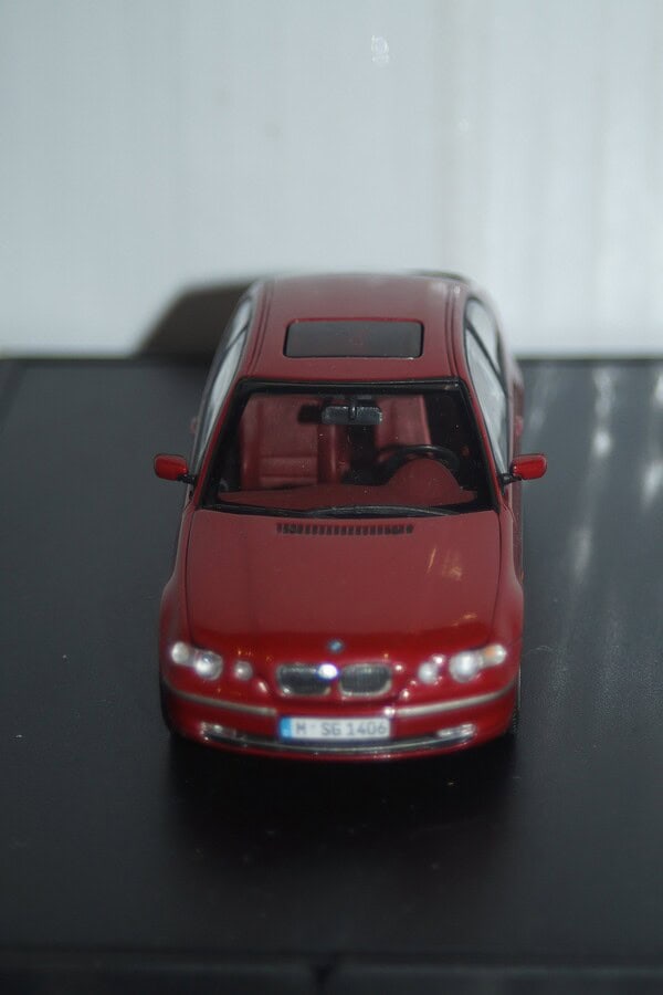 Minichamps bmw 325ti compact in red 1:43 ref 80 42 0 024 437