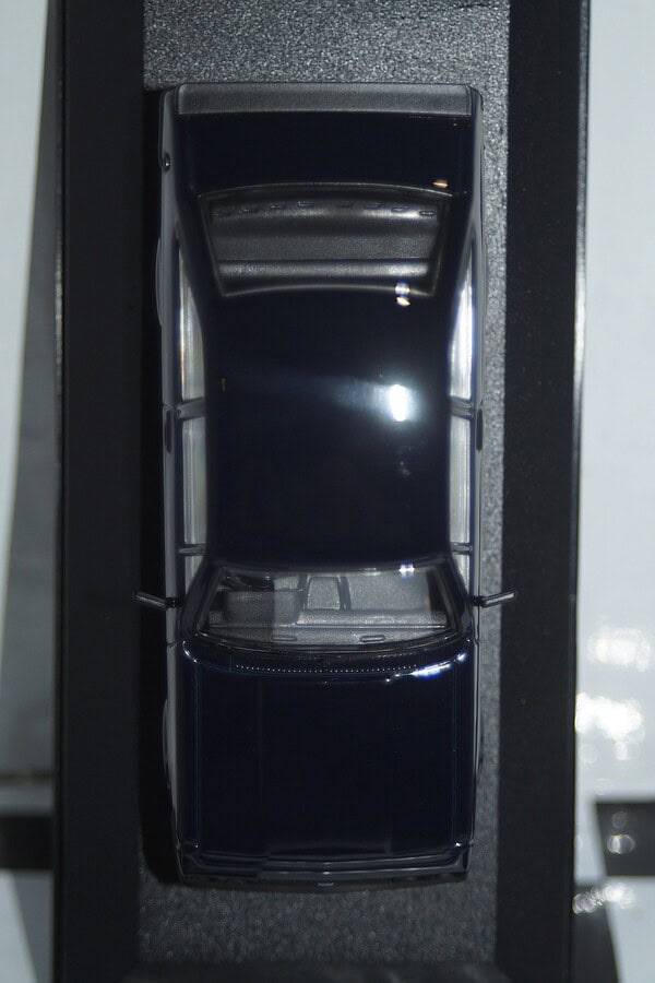 Vanguards ford transit in black "the smallest cog" 1/43 ref va15105