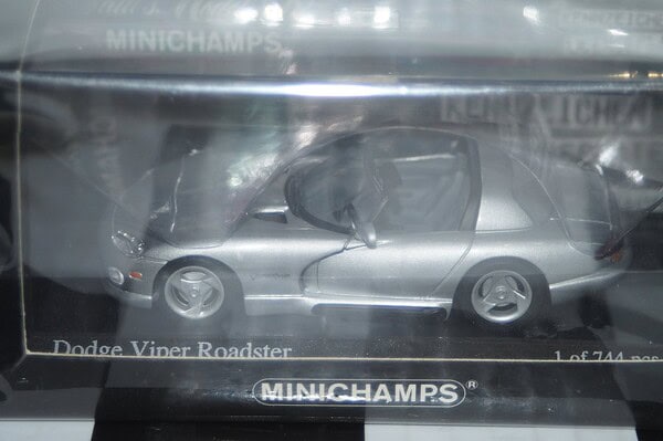 Minichamps dodge viper cabrio silver 1/43rd scale 400144034