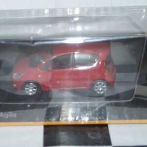 Schuco opel / vauxhall agila in red in 1:43 scale