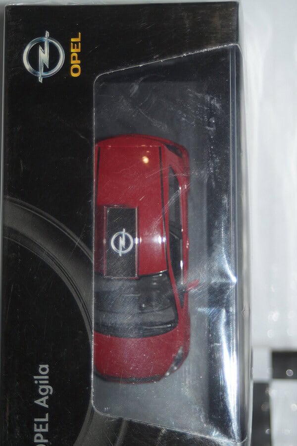 Schuco opel / vauxhall agila in red in 1:43 scale