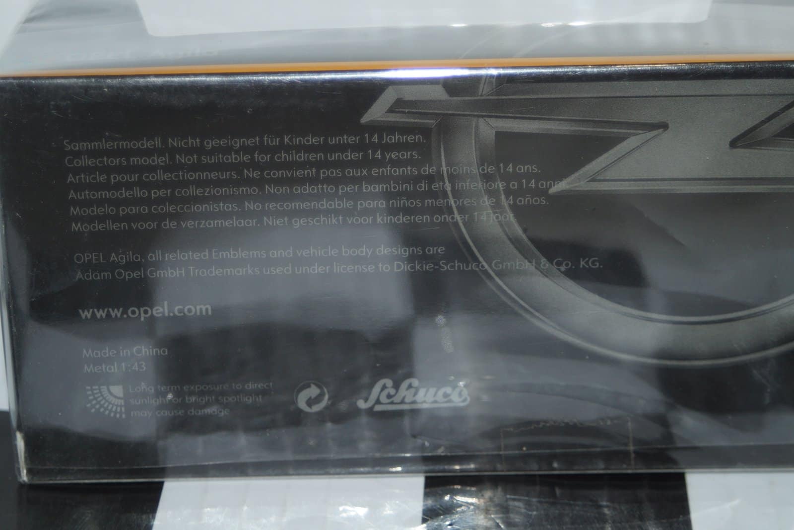 Schuco opel / vauxhall agila in red in 1:43 scale