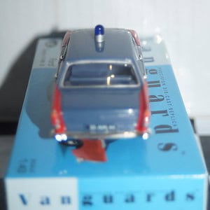 Vanguards ford zephyr 4 mk3 raf bomb disposal ref va60001
