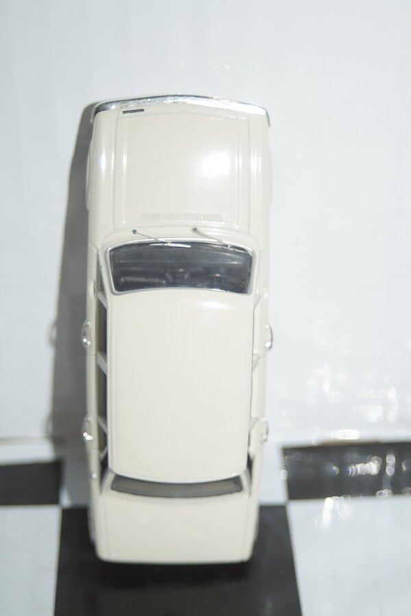 Vanguards triumph dolomite 1850 automatic white va05305 1:43 scale