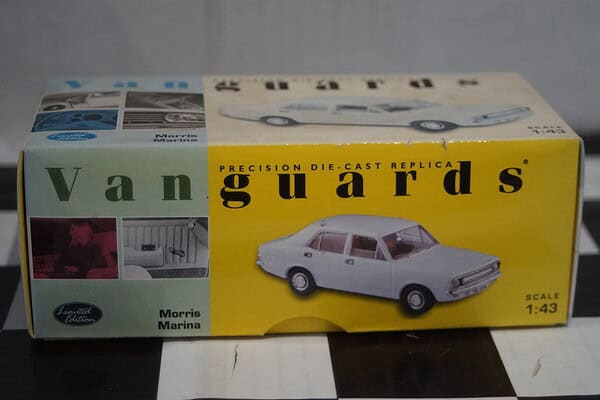 Vanguards va06303 morris marina 1800 glacier white 1:43 scale