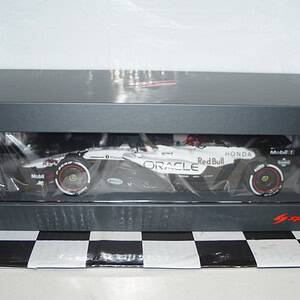 Spark oracle red bull racing rb21 winner gp2025 japanese 18s1004 1:18