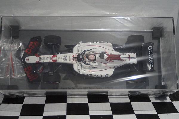 Spark oracle red bull racing rb21 winner gp2025 japanese 18s1004 1:18