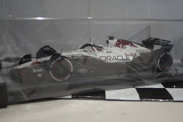 Spark oracle red bull racing rb21 winner gp2025 japanese 18s1004 1:18