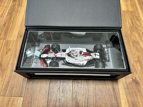 Spark oracle red bull racing rb21 winner gp2025 japanese 18s1004 1:18