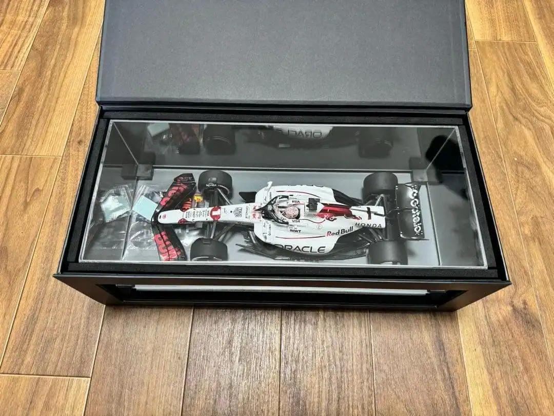 Spark oracle red bull racing rb21 winner gp2025 japanese 18s1004 1:18