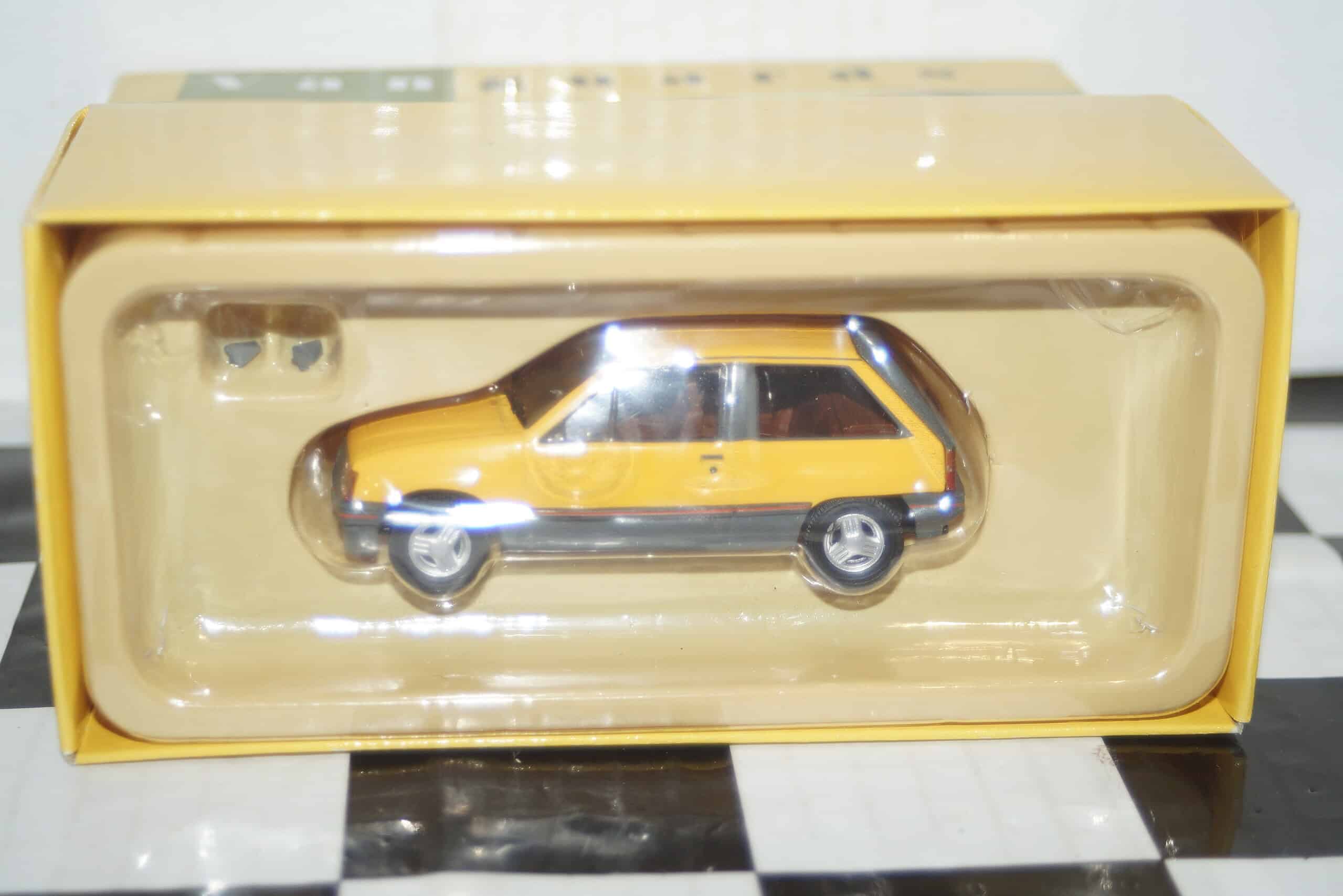 Vanguards vauxhall nova sr va11404 1:43 scale