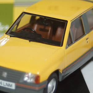 Vanguards vauxhall nova sr va11404 1:43 scale