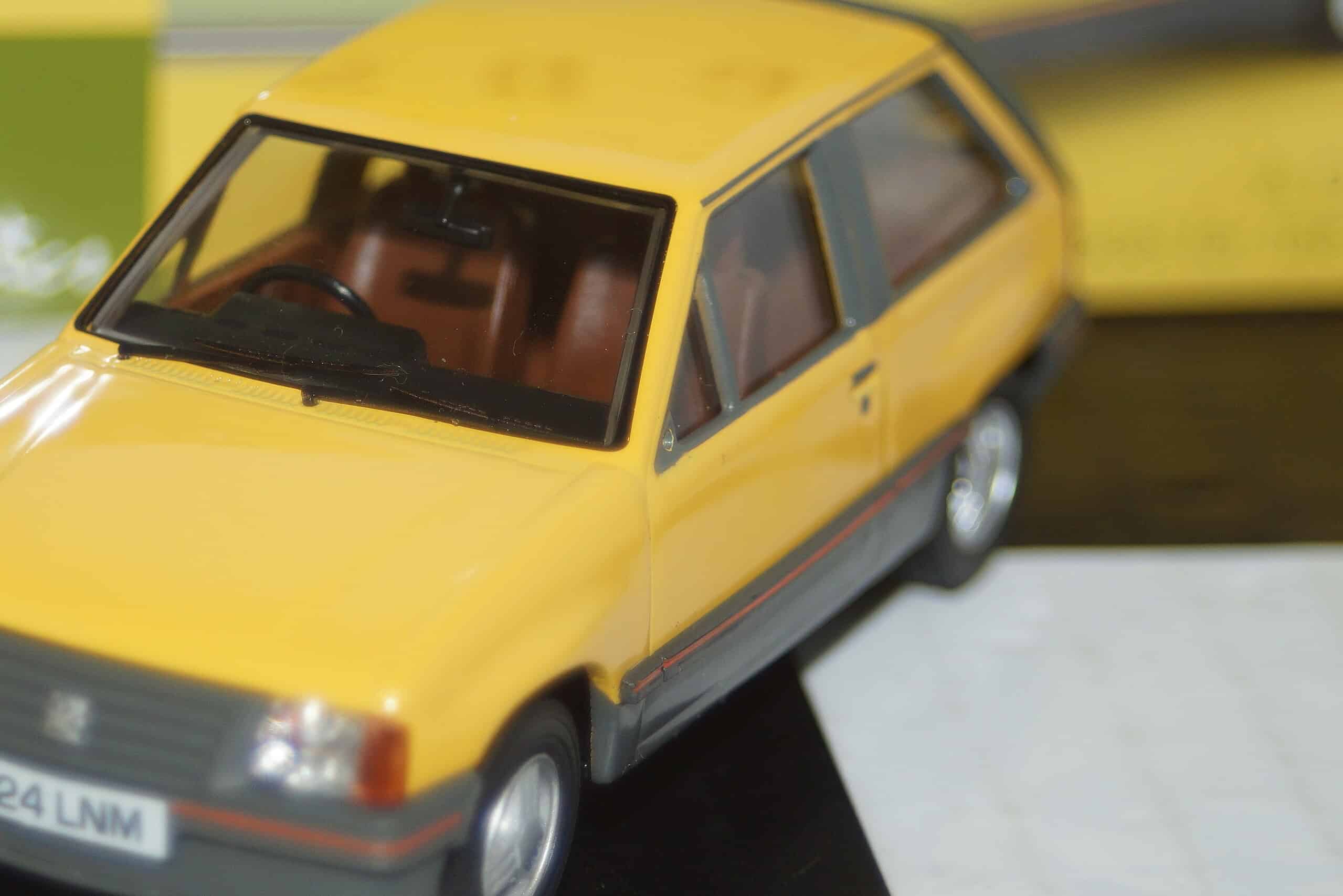 Vanguards vauxhall nova sr va11404 1:43 scale